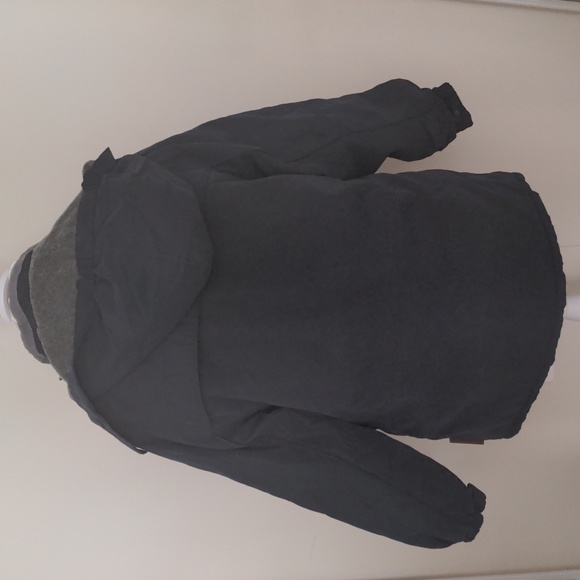 Weatherproof coat - Picture 2 of 9